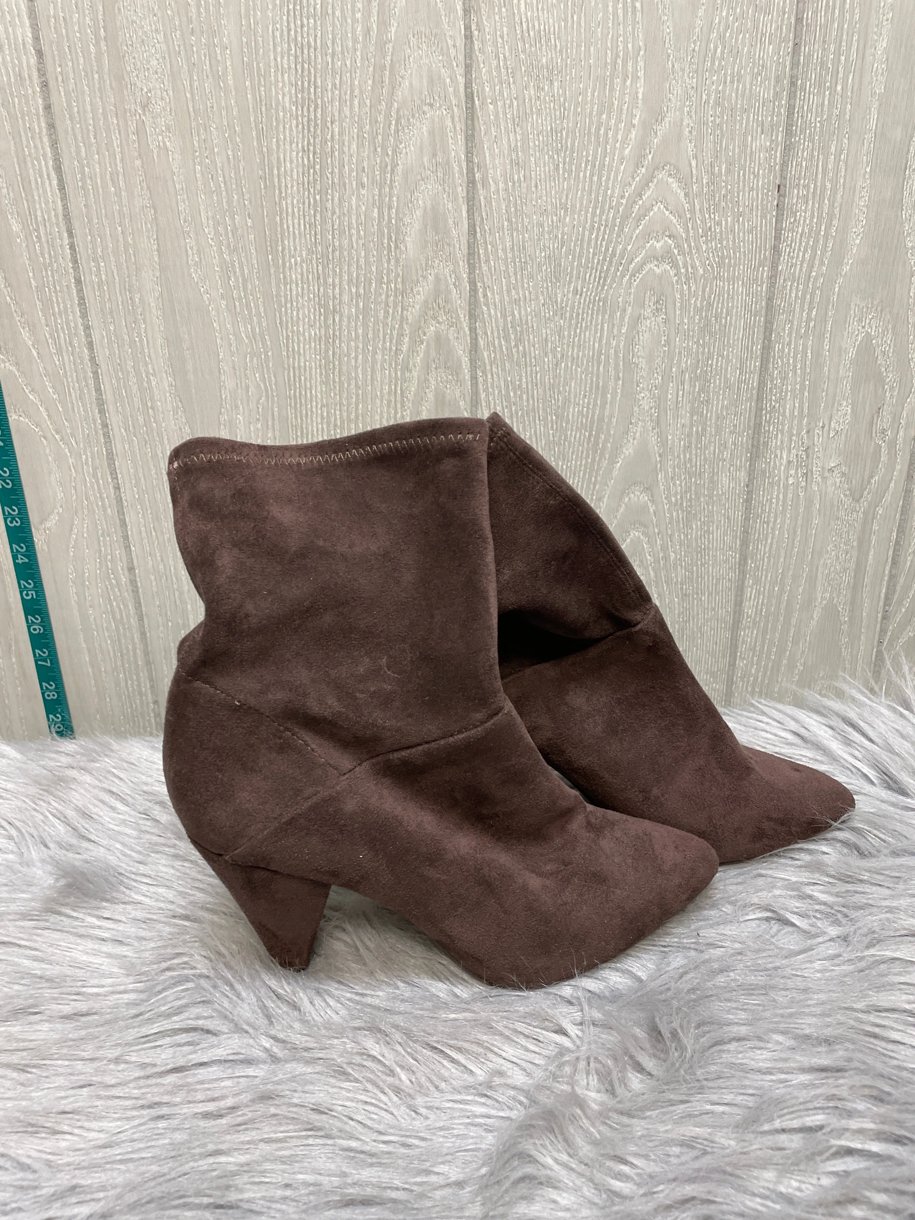 Boots Ankle Heels By Urban Outfitters In Brown, Size: 8