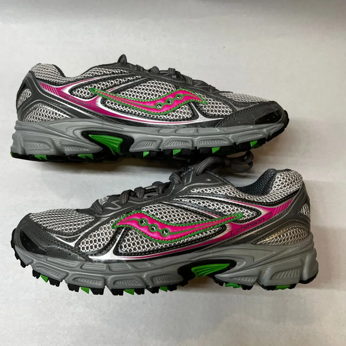 SAUCONY Women's Grid •Cohesion TR7• Trail Running Grey/Green/Fuchsia Size 8M -Preowned